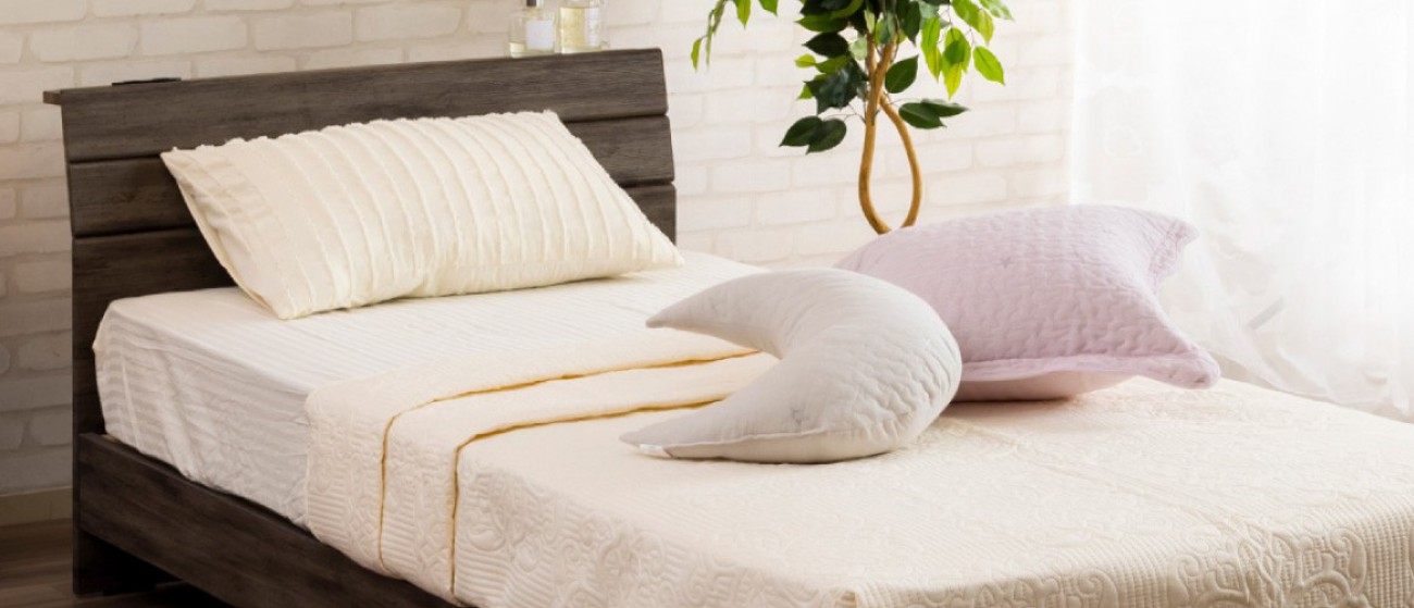 ビンテージ風ベッドフレーム